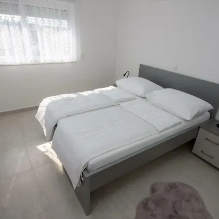 Apartment Viola 2 * Kaštela