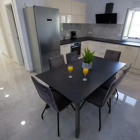 Apartment Viola 2 *